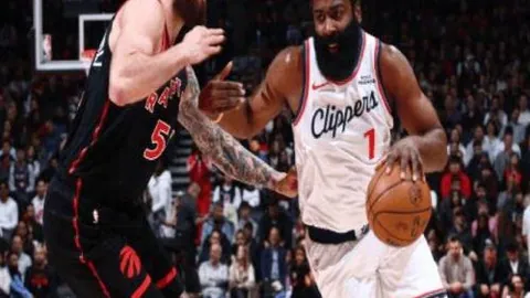 “布朗狂砍49分 助方兴渡逆袭上海队”