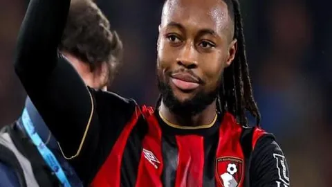 “嘴哥赛季高光战独揽42分！热火终结10连败，连续30+得分震撼全场”